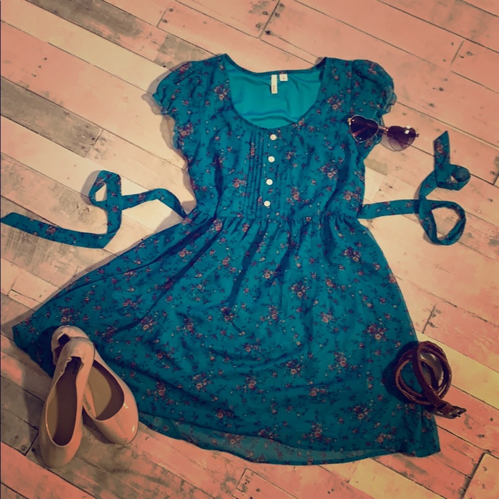 EUC - Frenchi Floral Print Lined Dress - Sz Small
